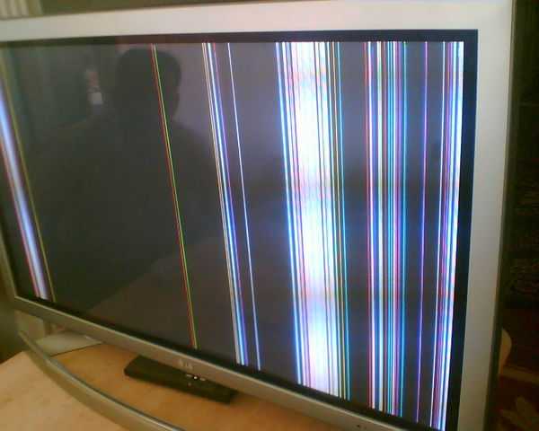 Телевизор есть полосы. Вертикальные полосы 32lm340t. Телевизор самсунг ps50b430p2w вертикальные полосы. KDL-40v5500 вертикальные полосы. Полоски матрицы Samsung le40a330j1.