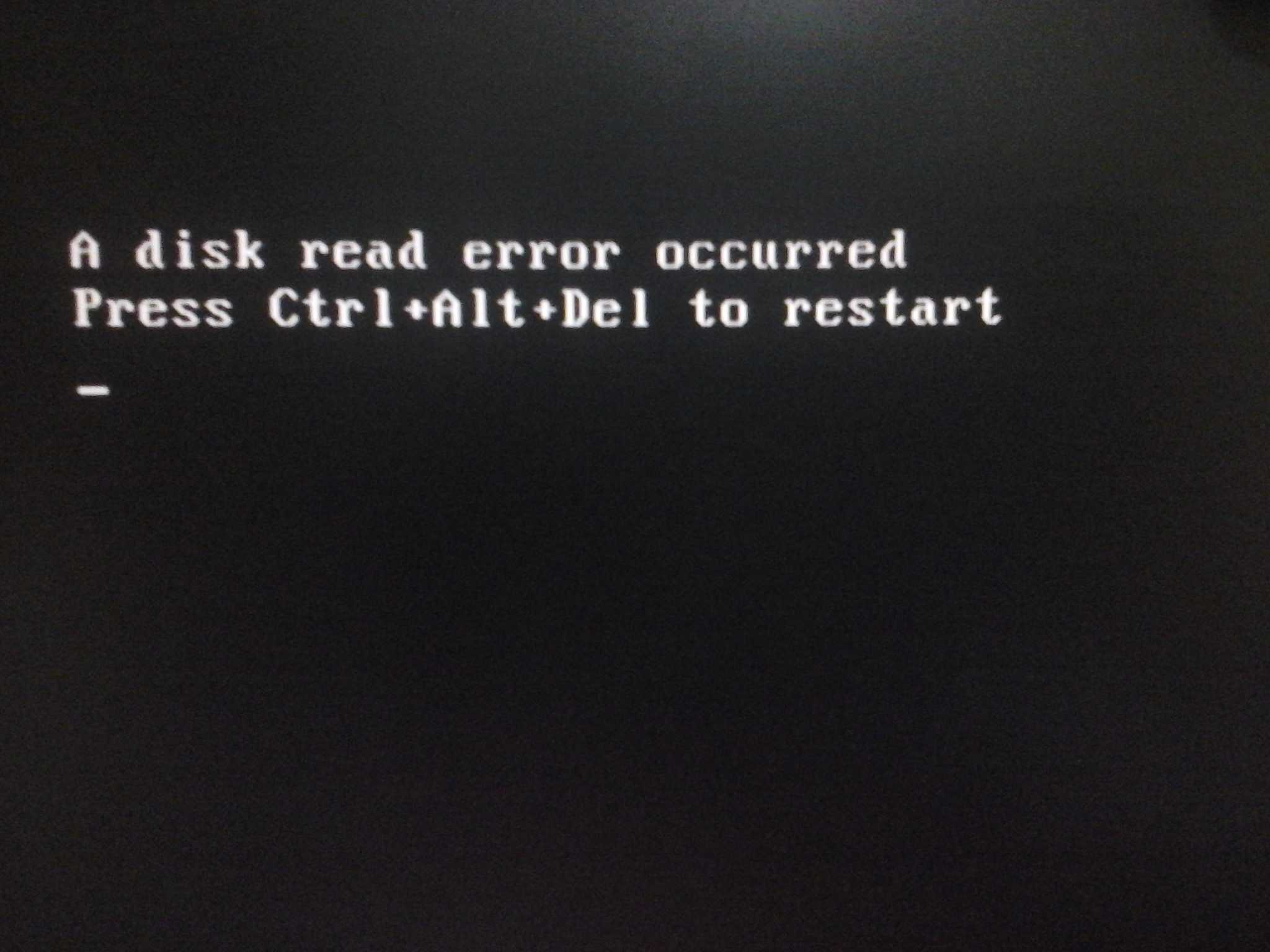 Ошибка "a disk read error occurred": как исправить?