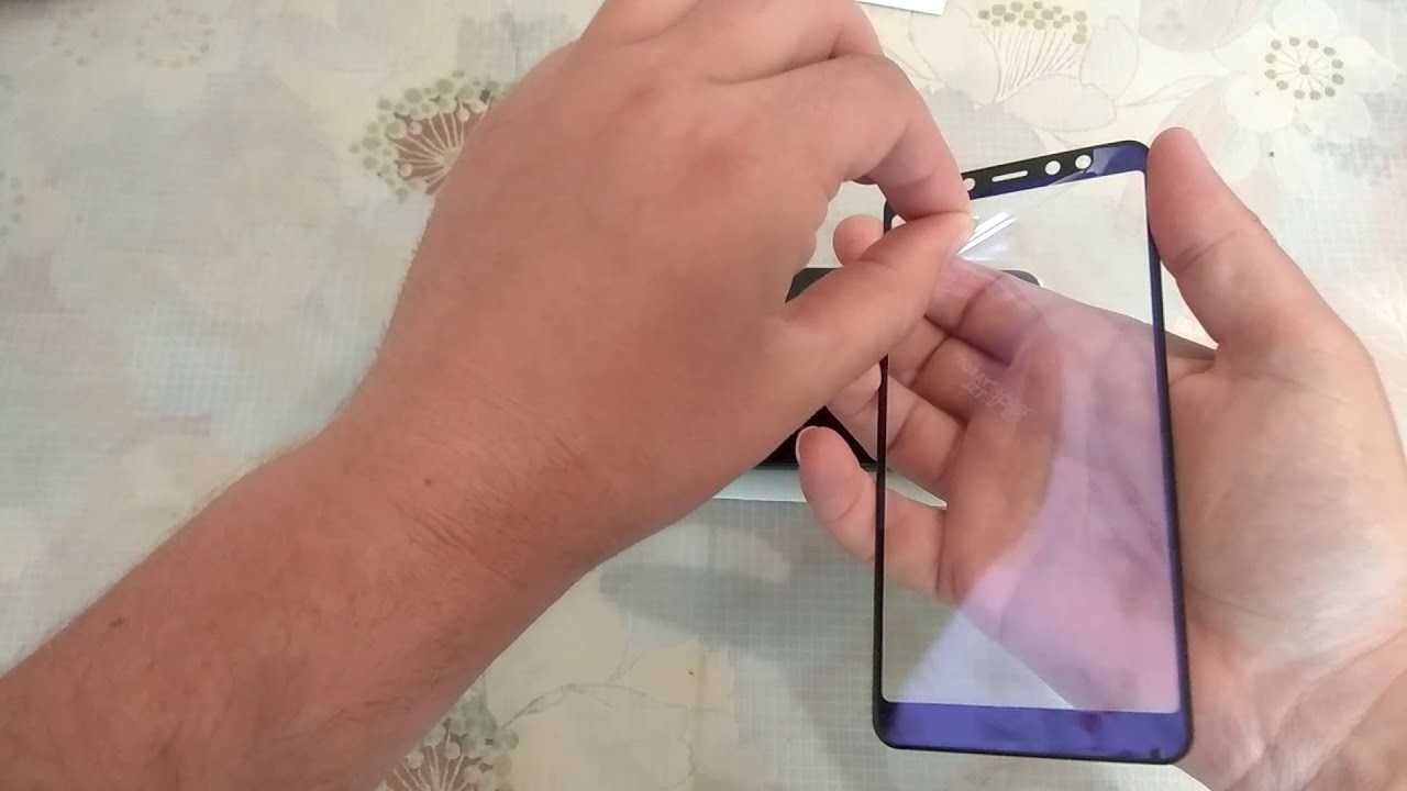 Как наклеить защитное стекло на телефон своими руками