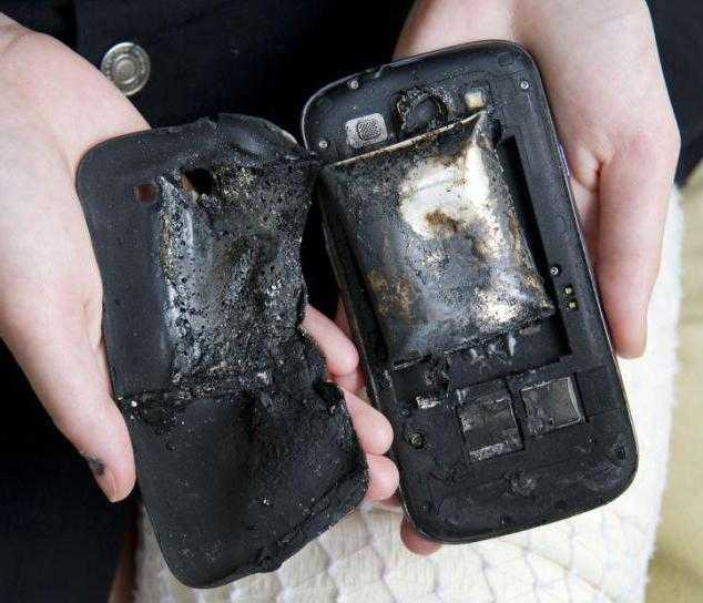 Почему ккумулятор смартфона вздулся: что делать и опасно ли это