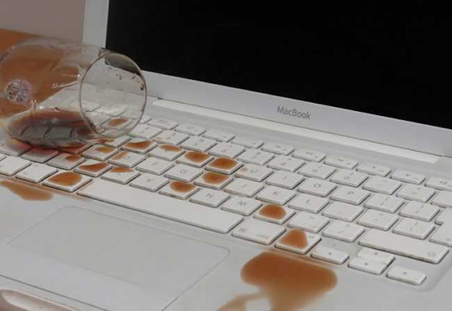 Что делать если пролил воду на ноутбук или залил клавиатуру ноута кофе, чаем, пивом